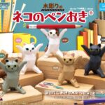 木彫りのネコのペンおき